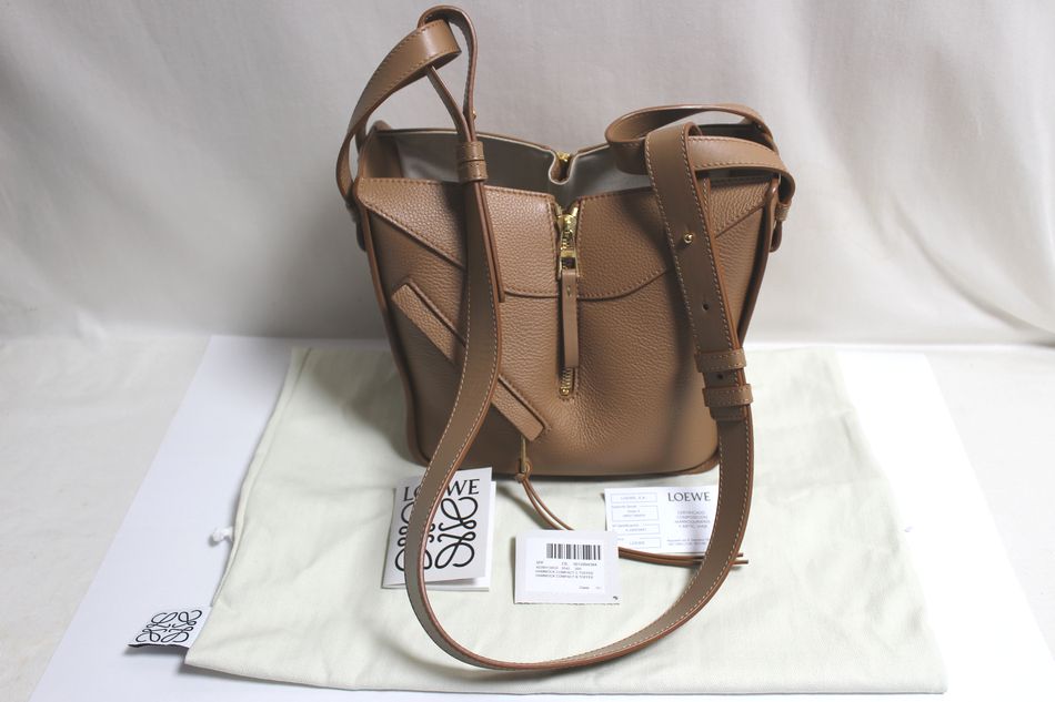 美品LOEWE ロエベ ハンモック コンパクト 袋付き 半田店 中古 美品