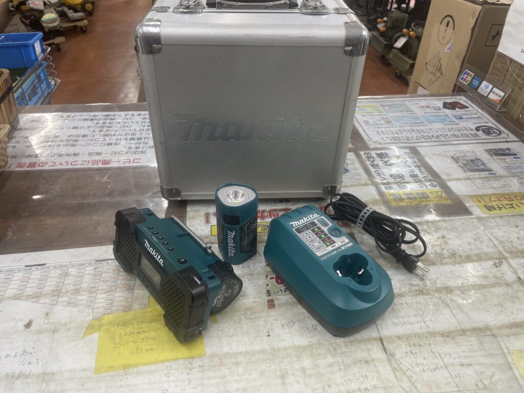 makita マキタ ラジオライト MR051 ML101