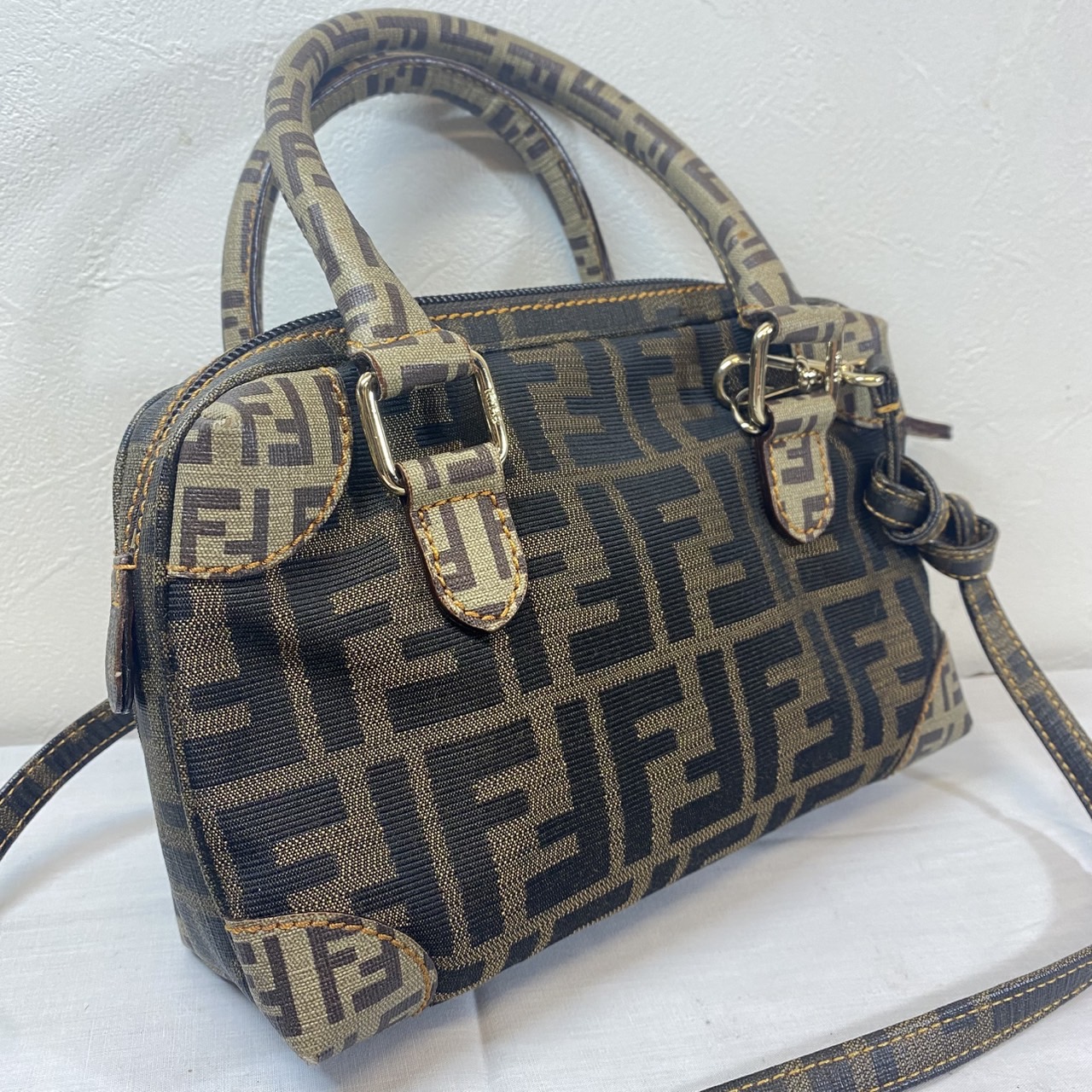 【フェンディ】FENDI ズッカ柄 2way ハンドバッグ 8BT123買取価格をご紹介します！【浜松市 中央区 三方原町 のお客様よりお買取り】 ブランド 財布 バッグ 小物 アクセサリー 貴金属 お酒 時計 高価 買取 浜松 磐田 浜北 買取り