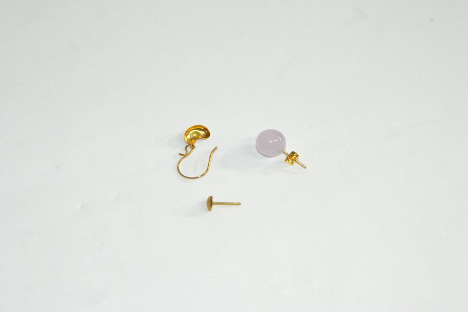 半田店 貴金属 ピアス イヤリング キャッチ 壊れたピアス 曲がったイヤリング 片方だけのピアス イヤリング K18 750 18金 イエローゴールド YG 1.20g 買取させて頂きました。