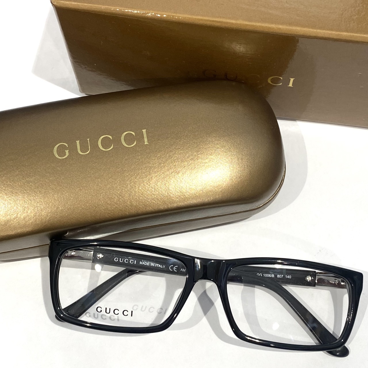 GUCCI グッチ 黒ぶちメガネをお買取り致しました♬