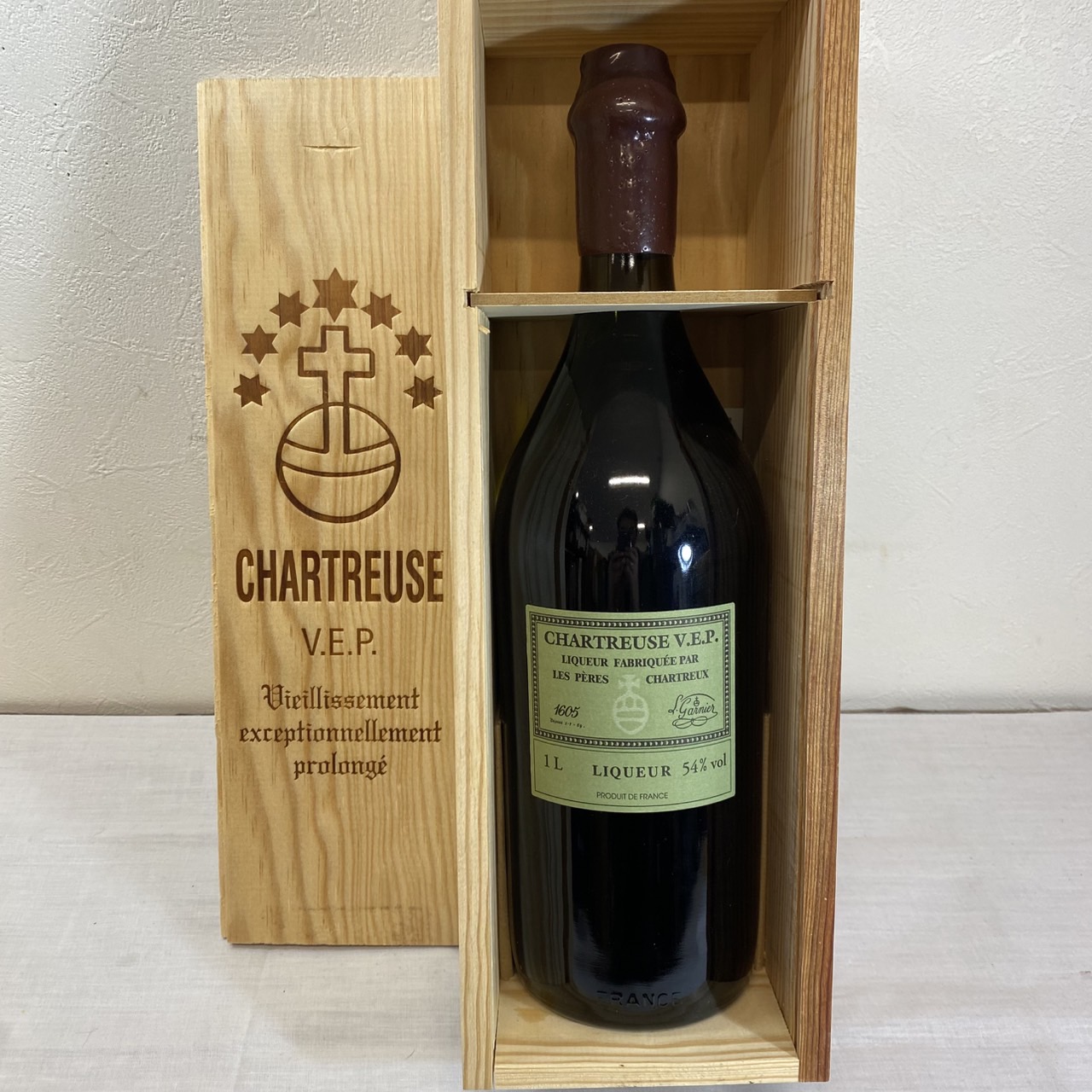 【シャルトリューズ】CHARTREUSE V.E.P リキュール フランス 1000ml 54% 共箱 の買取価格をご紹介します！【浜松市 中央区 萩丘 のお客様よりお買取り】 ブランド バッグ 財布 小物 時計 貴金属 酒 家電 雑貨 インテリア 骨董 古銭 金 プラチナ 金券 携帯 スマホ パソコン PC ガラケー 高価 買取 浜松 磐田 湖西 買取り