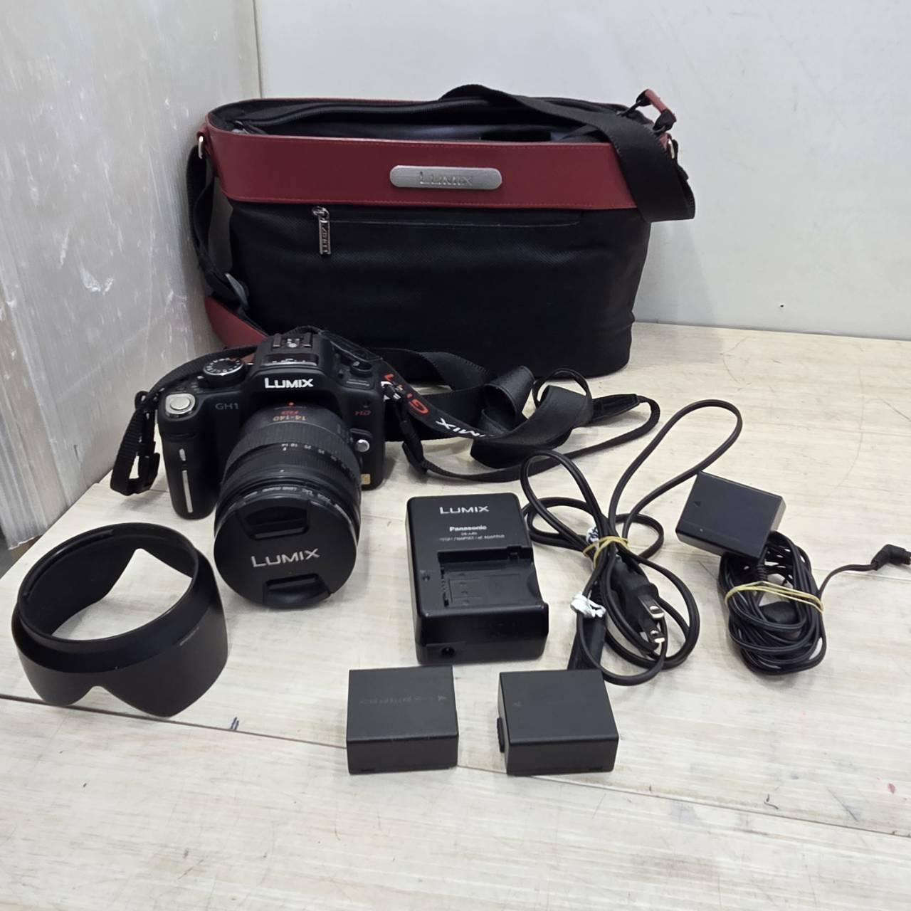 Panasonic パナソニック LUMIX ボディ ミラーレス 一眼カメラ コンフォートDMC-GH1
