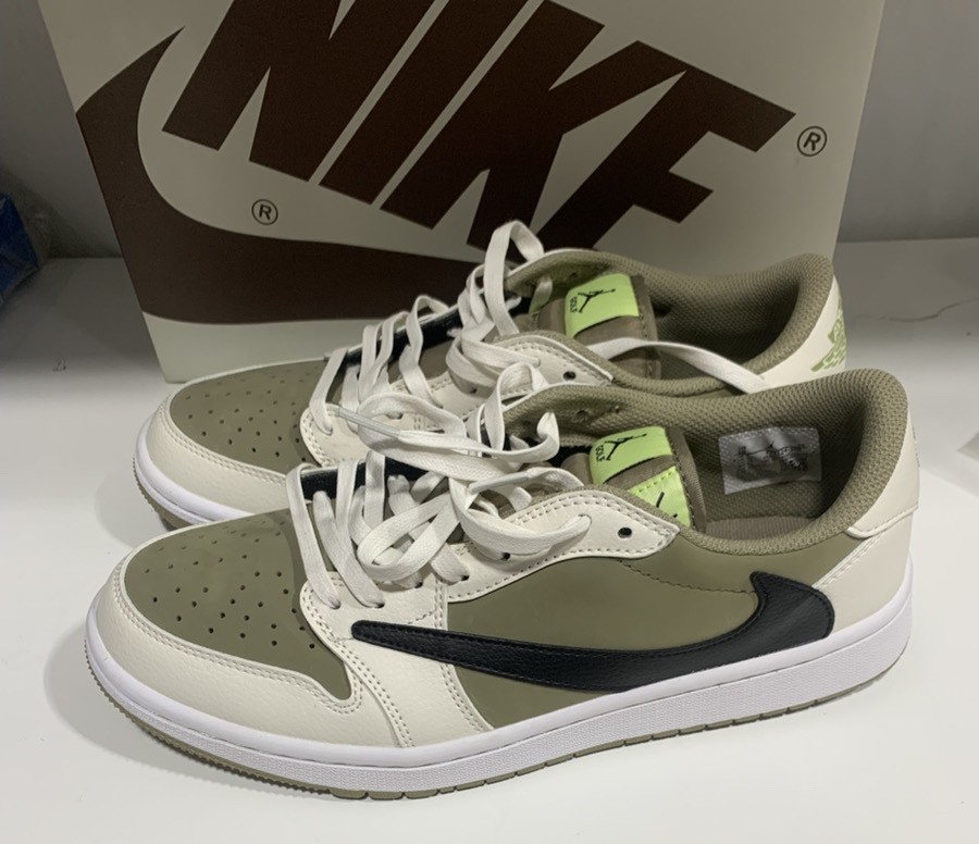 お客様より NIKE ゴルフシューズ FZ3124-200 をお買取りさせて頂きました～っ!(*^ω^*)!