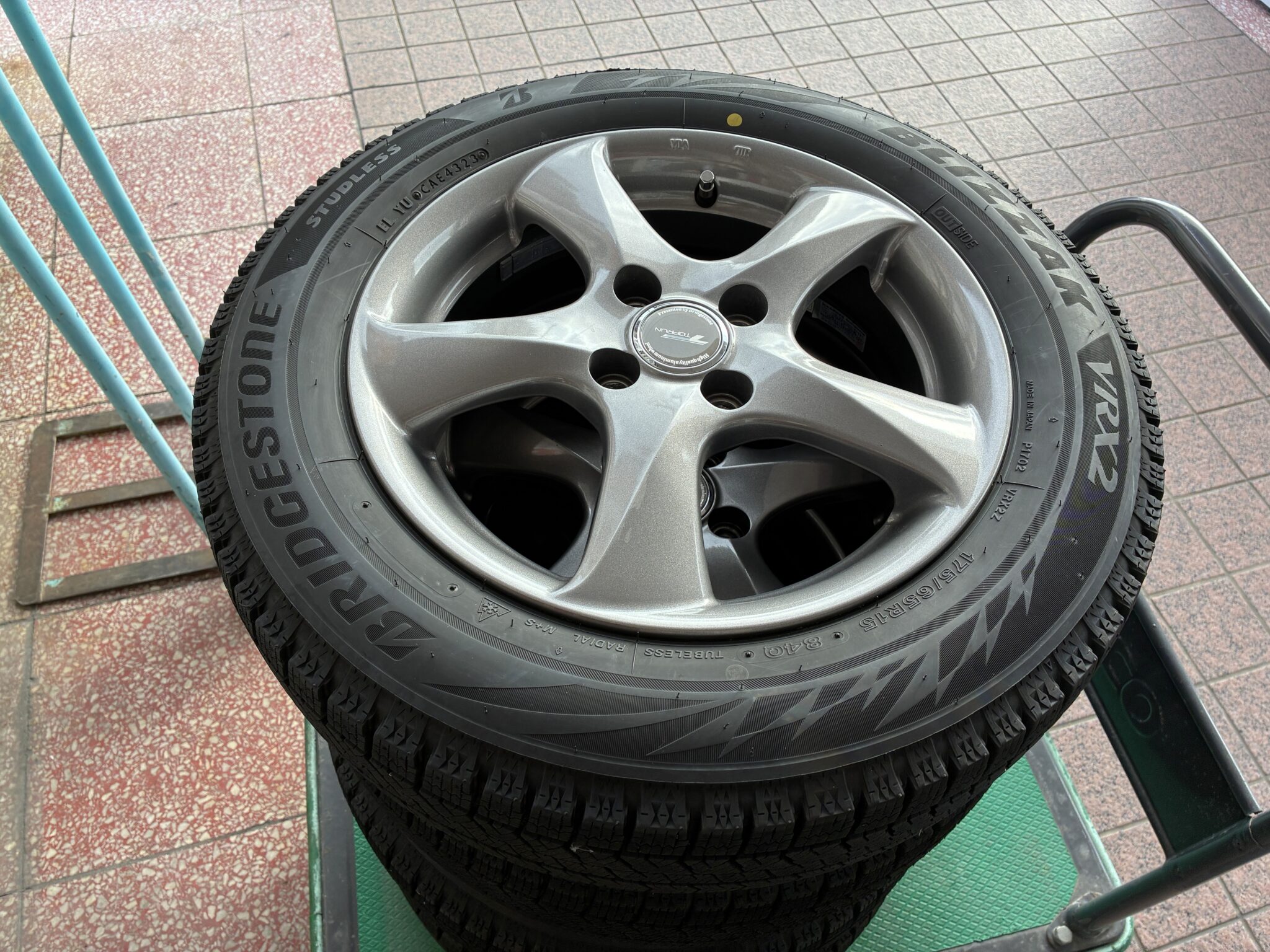 【 ブリヂストン ブリザックVRX2 175/65R15 ホイールセット 】買取させていただきました！