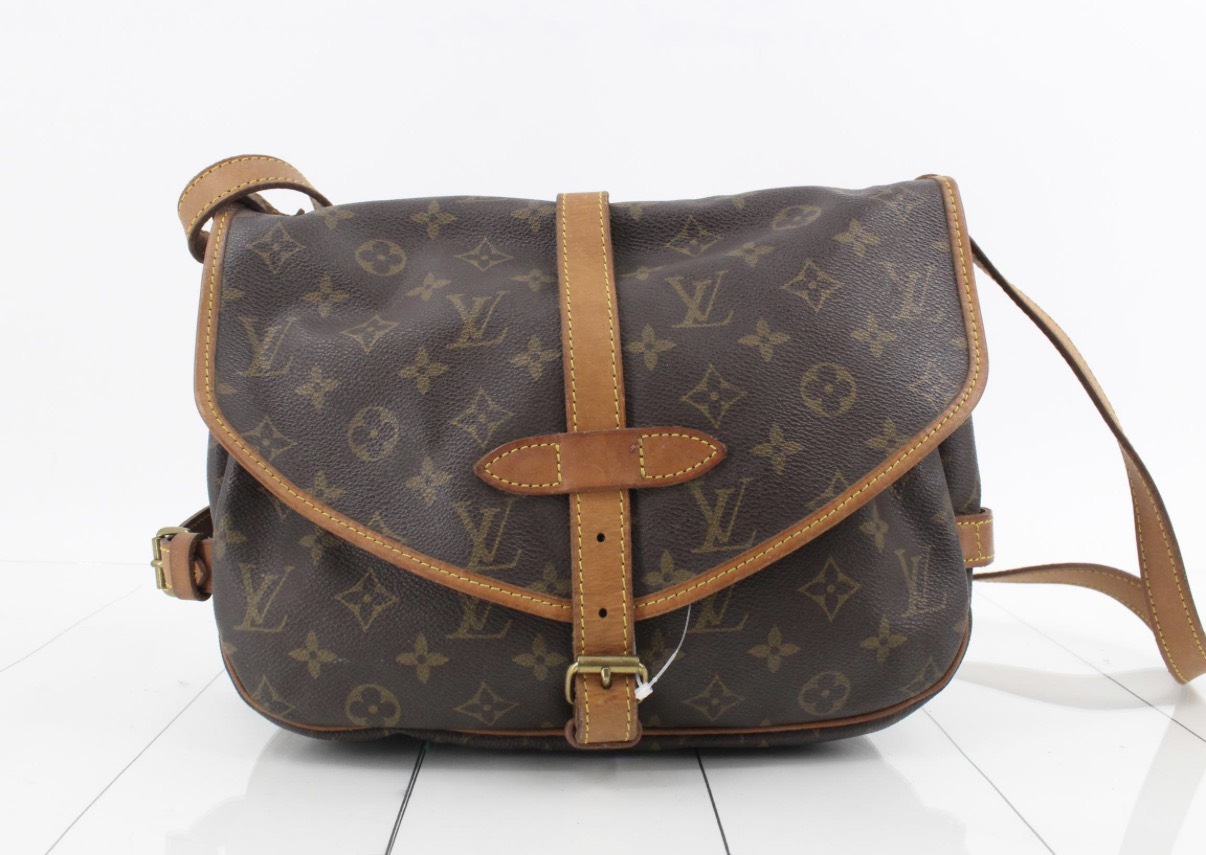 Louis Vuitton ルイヴィトン ソミュール30 モノグラム ショルダーバッグをお買取り致しました♬