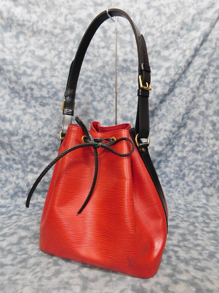 手稲区のお客様から、ルイヴィトンのバッグを買取いたしました。