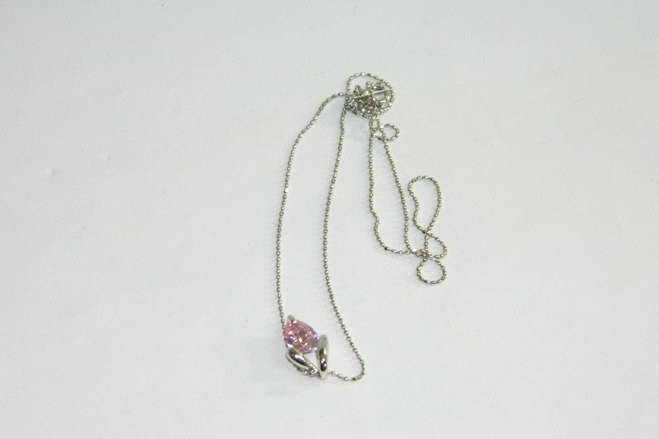 半田店 貴金属 K18WG 750 18金 ホワイトゴールド WG ダイヤモンド メレーダイヤ 色石 ネックレス デザインネックレス ペンダント 切れたネックレス 壊れたネックレス 切れたペンダント 壊れたペンダント 買取させて頂きました。