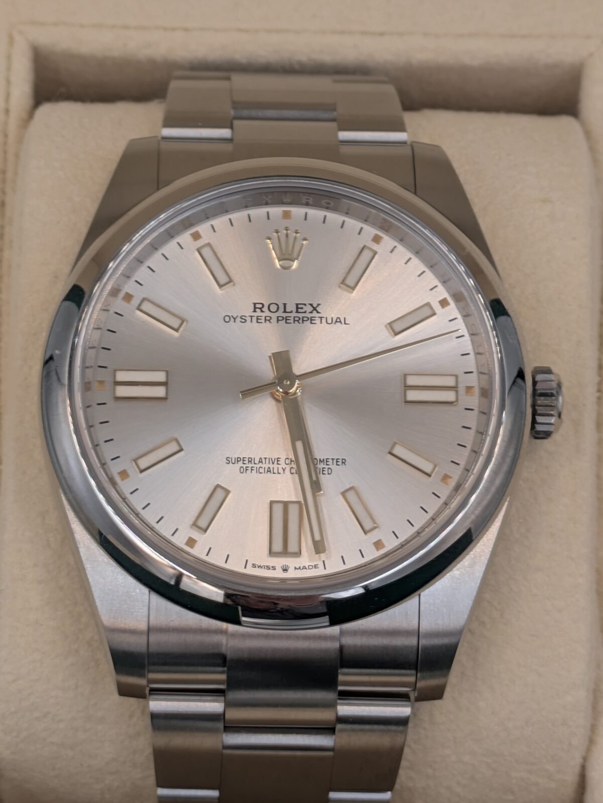 【ROLEX】ロレックス　オイスターパーペチュアル４１　124300を  お客様よりお買取いたしました。