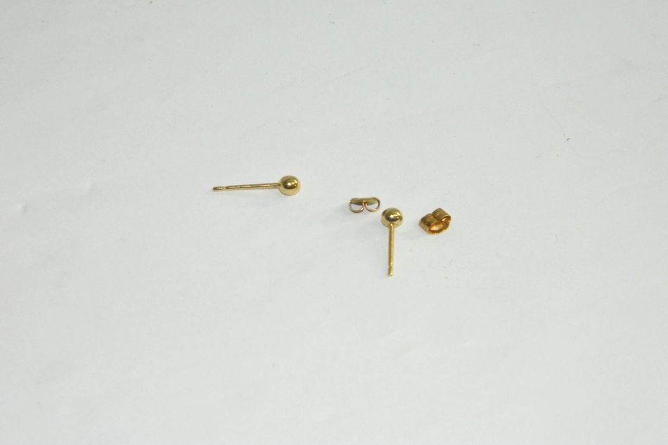半田店 貴金属 ピアス イヤリング キャッチ 壊れたピアス 曲がったイヤリング 片方だけのピアス イヤリング K18 750 18金 イエローゴールド YG 0.03g 買取させて頂きました。