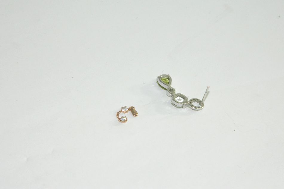 半田店 貴金属 ピアス イヤリング キャッチ 壊れたピアス 曲がったイヤリング 片方だけのピアス イヤリング K18 750 18金 イエローゴールド YG 1.50g 買取させて頂きました。