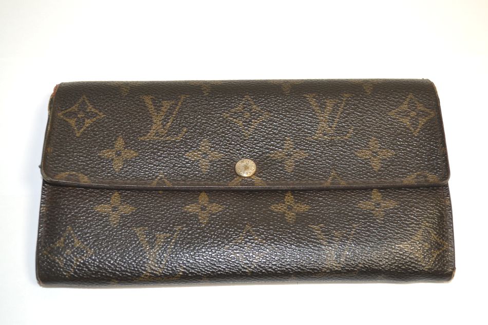 半田店 中古 LOUIS VUITTON ポルトフォイユ サラ モノグラム M61734 二つ折り 長財布 ウオレット メンズ レディース 男女兼用 ルイヴィトン USED品 買取させて頂きました。
