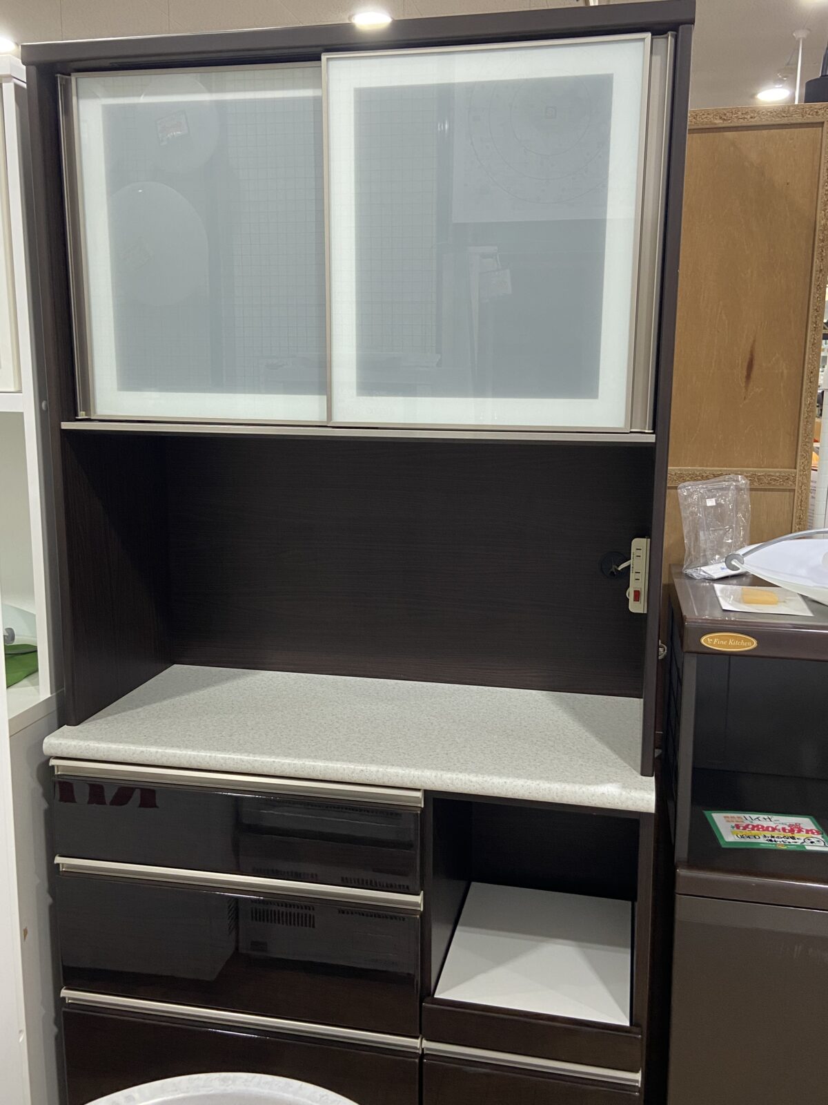 レンジ台付食器棚入荷しました！