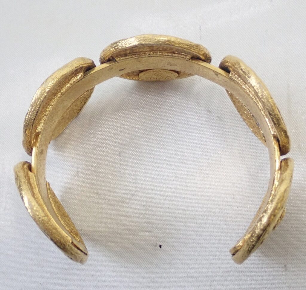 シャネル ゴールド ヴィンテージ バングル