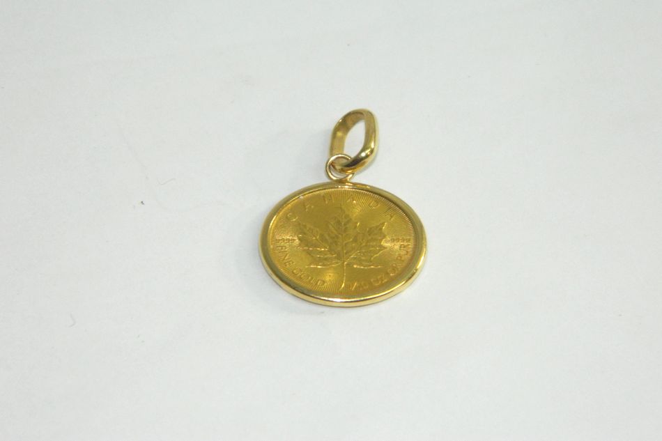 半田店 貴金属 ペンダントトップ 純金 インゴット カナダ王室造幣局発行 地金型金貨 メープルリーフ金貨 3.1g メイプル金貨 FINE GOLD OR PUR 999.9 24K K24 24金 K18 750 18金 コンビ イエローゴールド 3.90g 買取させて頂きました。