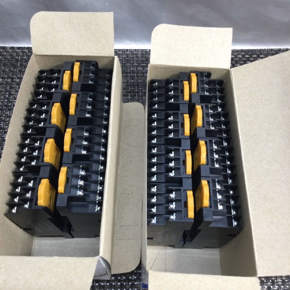 オムロン OMRON PYF14A リレーソケット 16個をお買取り致しました。リサイクルマートフレスポ鳥栖店です。