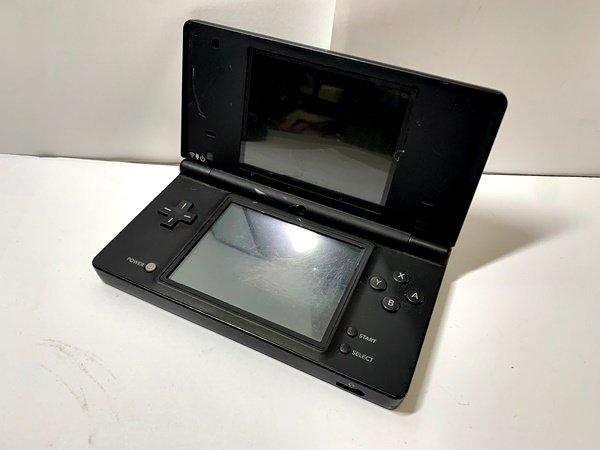 任天堂　NINTENDO　ニンテンドー　DS i