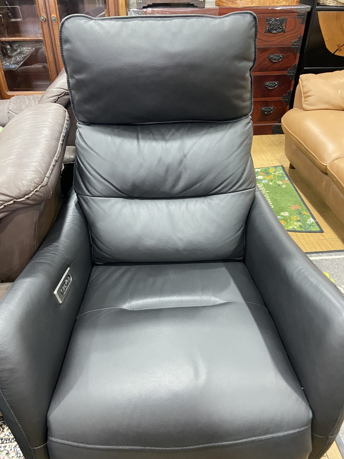 一人用リクライニングチェア入荷しました！
