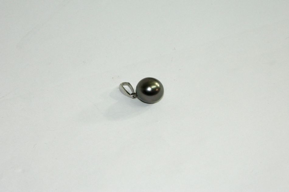 半田店 貴金属 ネックレストップ ペンダントトップ プラチナ900 PT900 白金 ダイヤモンド メレーダイヤ 色石 パール 真珠 1.50g 買取させて頂きました。