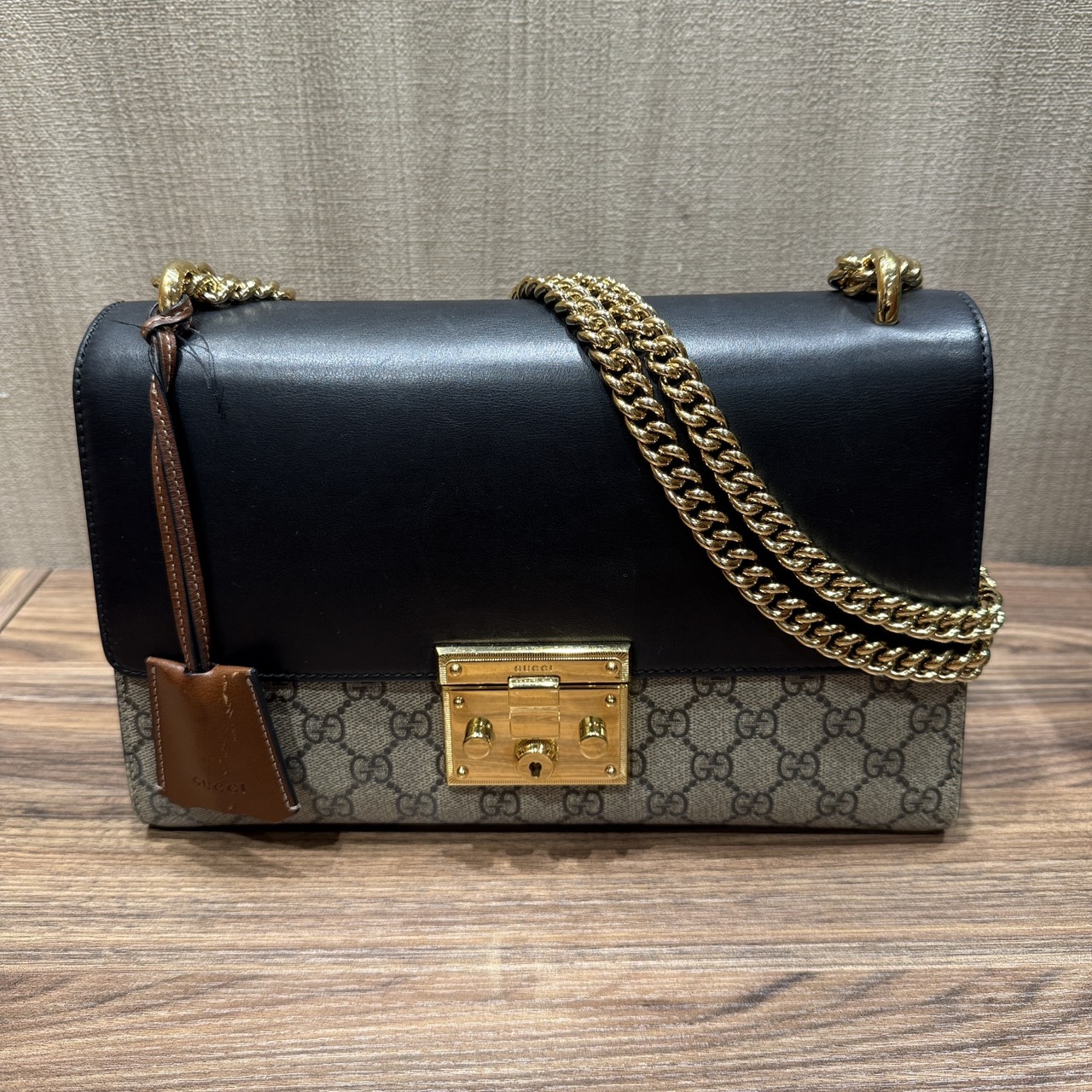グッチ GGスプリーム パドロック チェーンショルダーバッグをお買取！