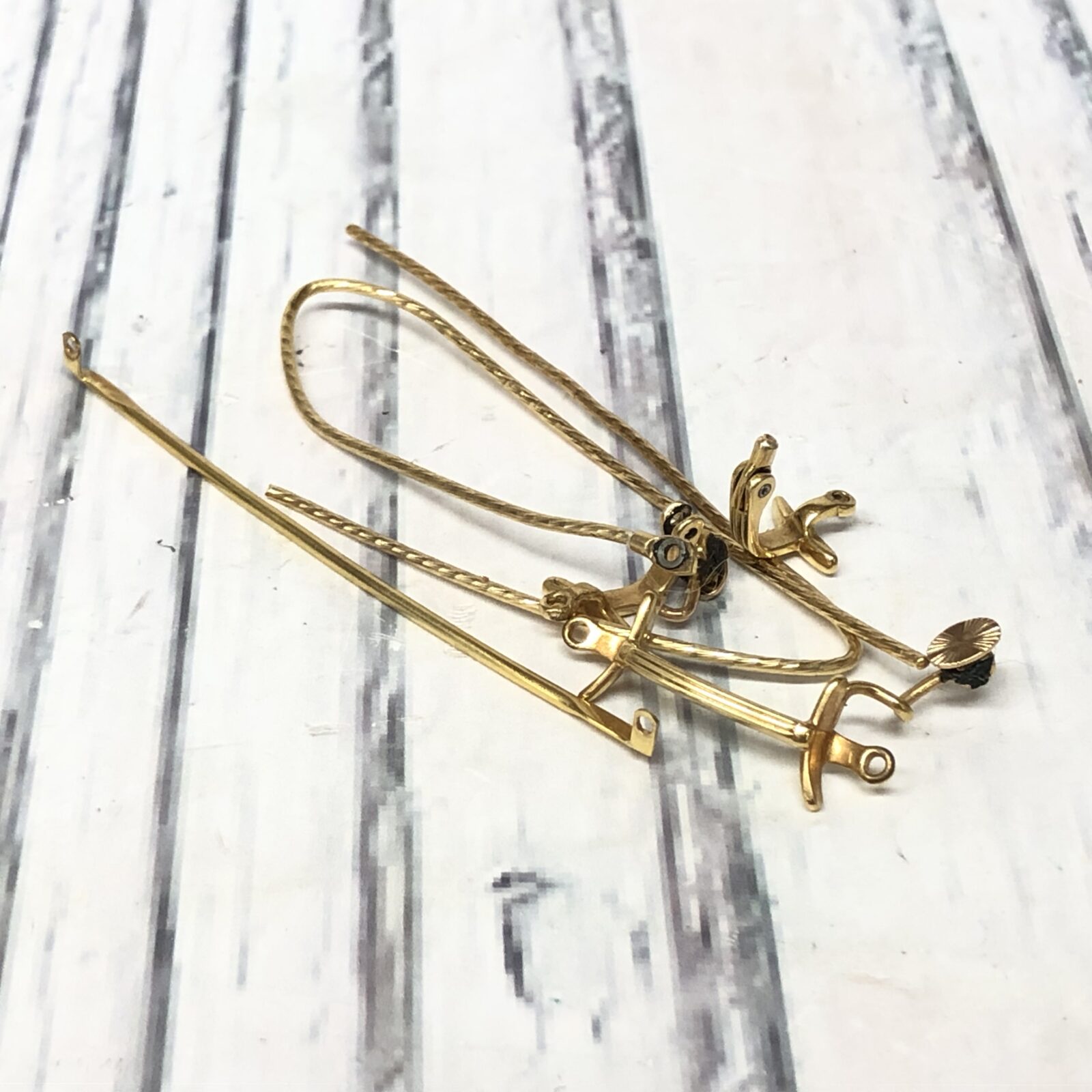 【K18 金眼鏡】フレームが折れていても高価買取！買取相場と査定のポイントをご紹介