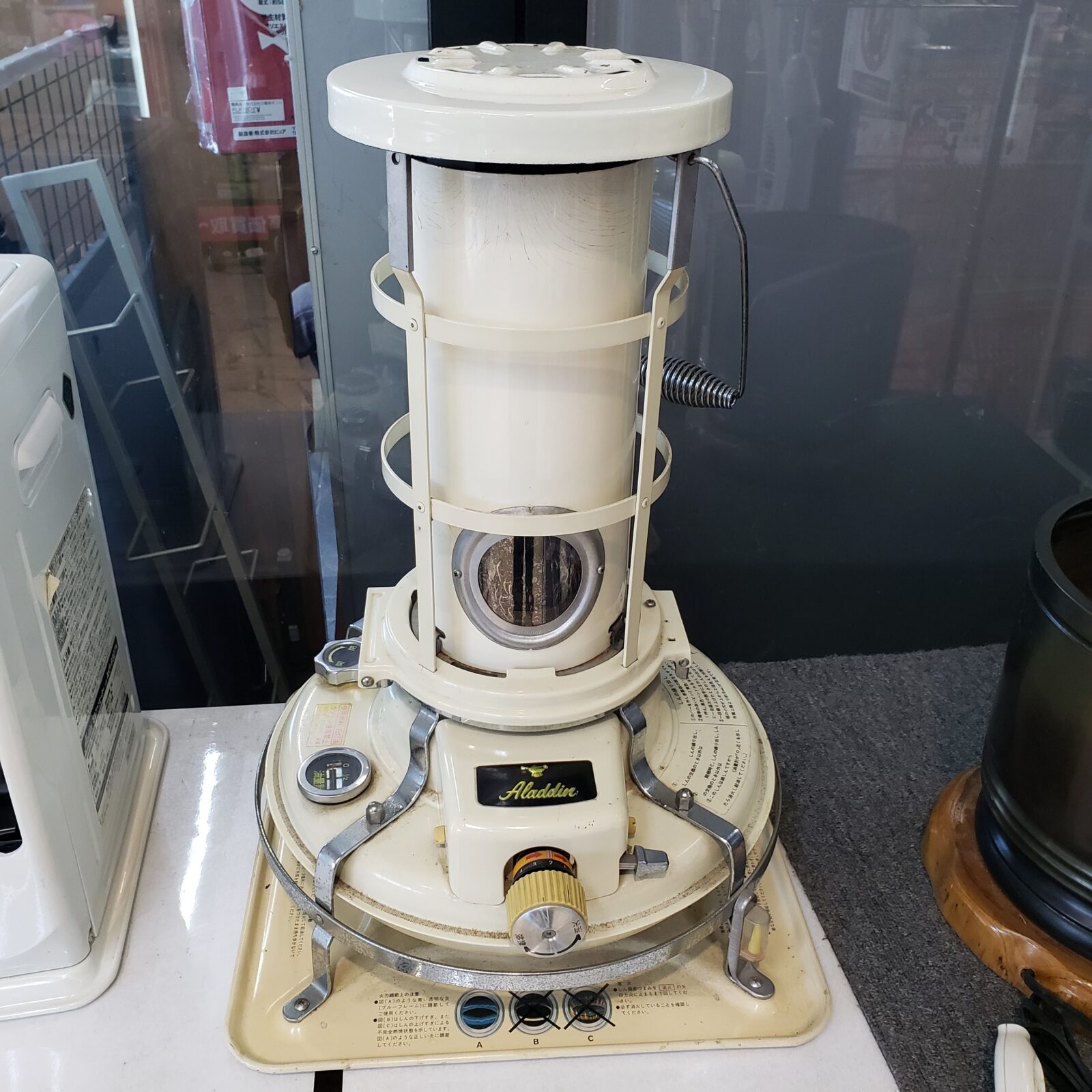 アラジンの石油ストーブ、ブルーフレームを買取させて頂きました