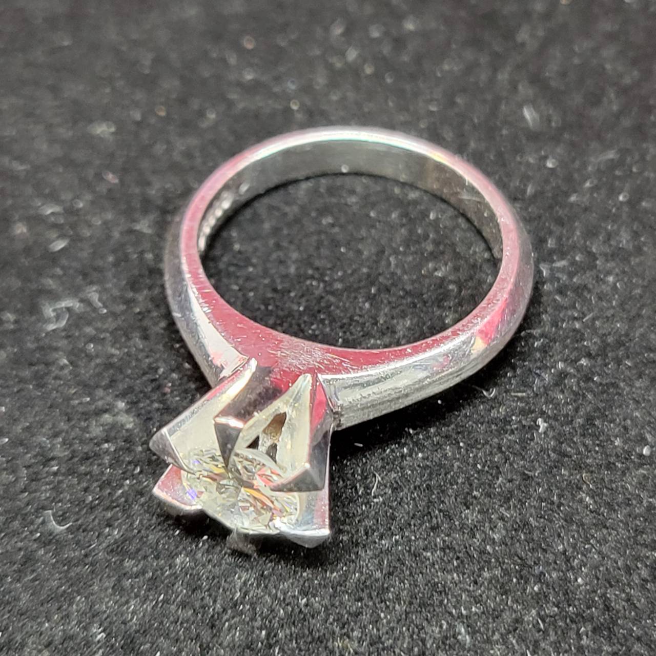 貴金属】PT900 プラチナ ダイヤモンド 0.735ct リング の買取価格をご  