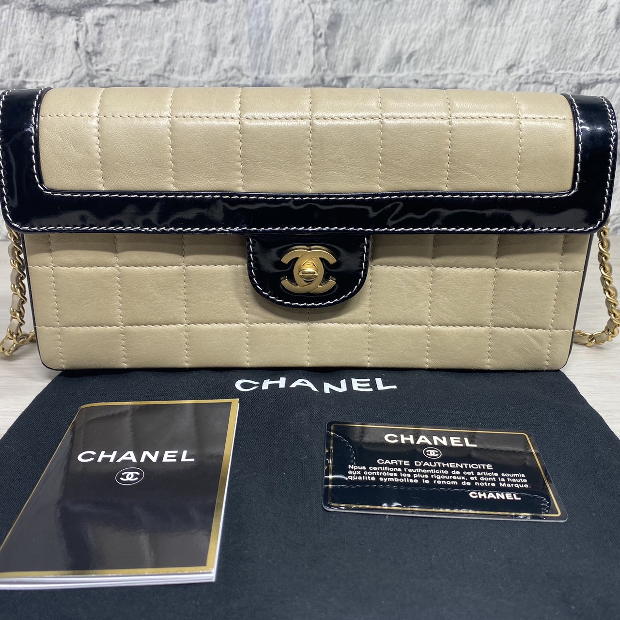 人気海外ブランドアイテム｜ファッション通販 CHANEL】 シャネル チョコバー バイカラー チェーンショルダー バッグ