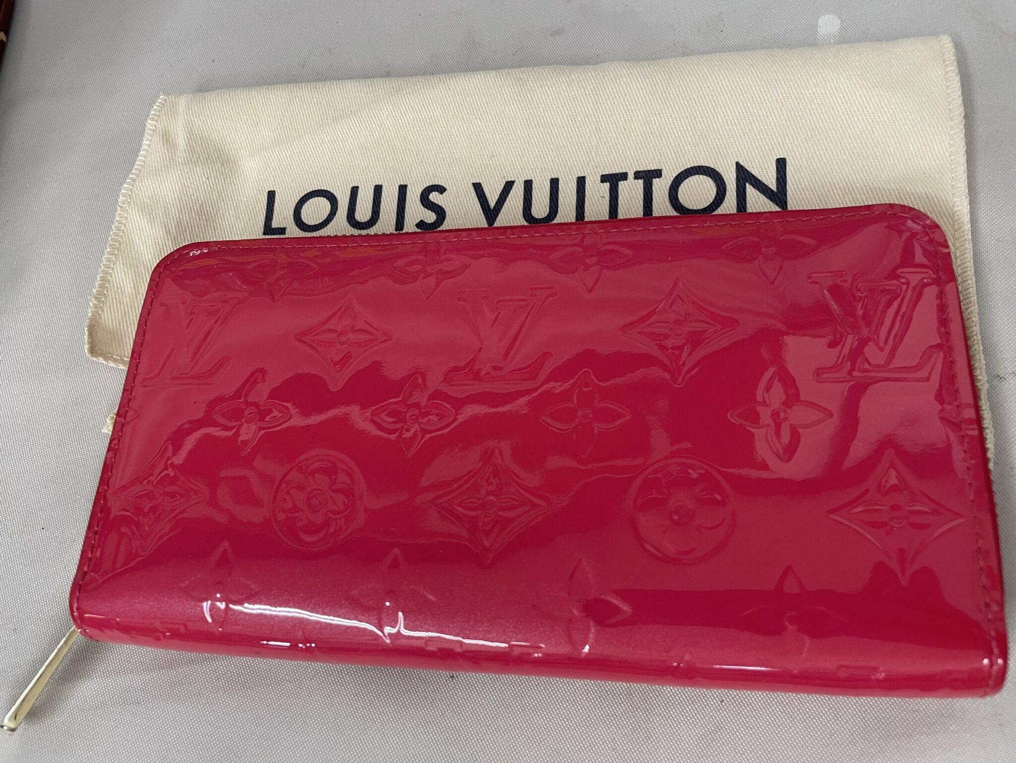ルイヴィトン M61379 長財布 マゼンタ  LOUIS VUITTON ジッピーウォレット ヴェルニ LOUIS VUITTON（ルイ・ヴィトン） 長財布 M61379 ジッピーウォレット