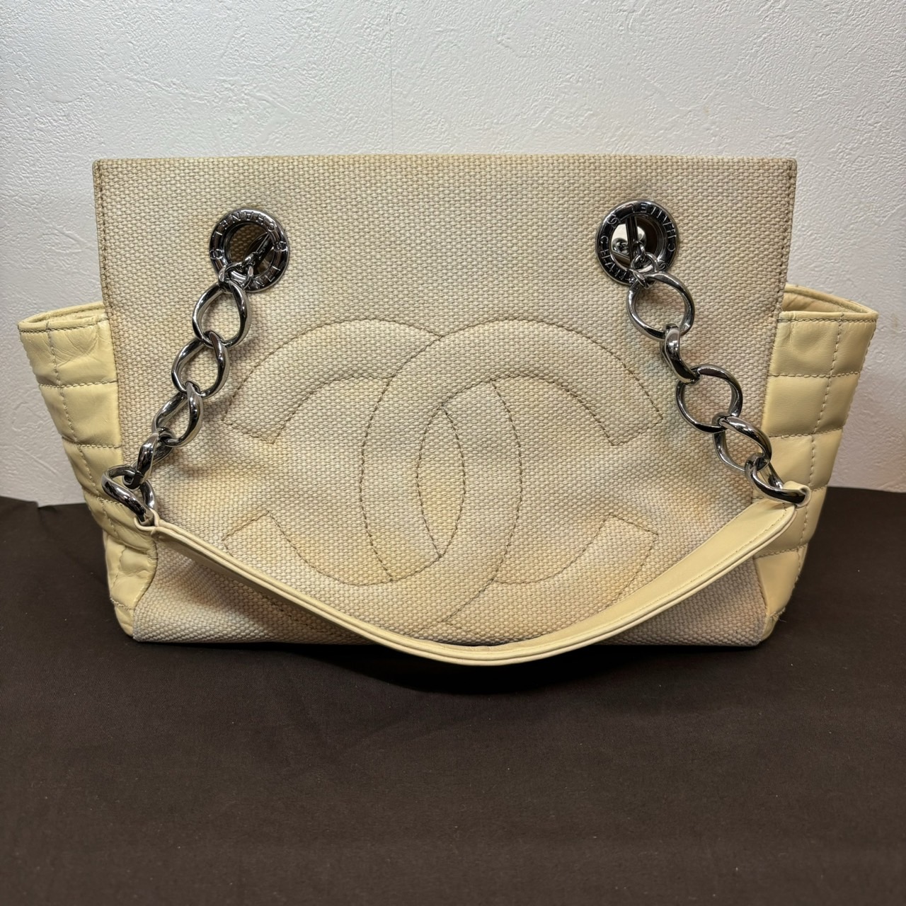 CHANEL】シャネル キャンバス ハンドバッグ 買取価格をご紹介します 