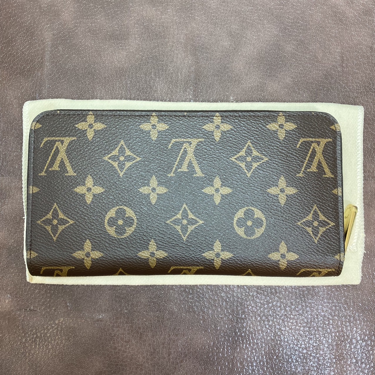 ルイヴィトン】ジッピーウォレット モノグラム M42616 買取価格をご