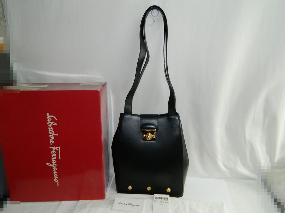 Salvatore Ferragamo ショルダー バッグ レザー ブラック 金