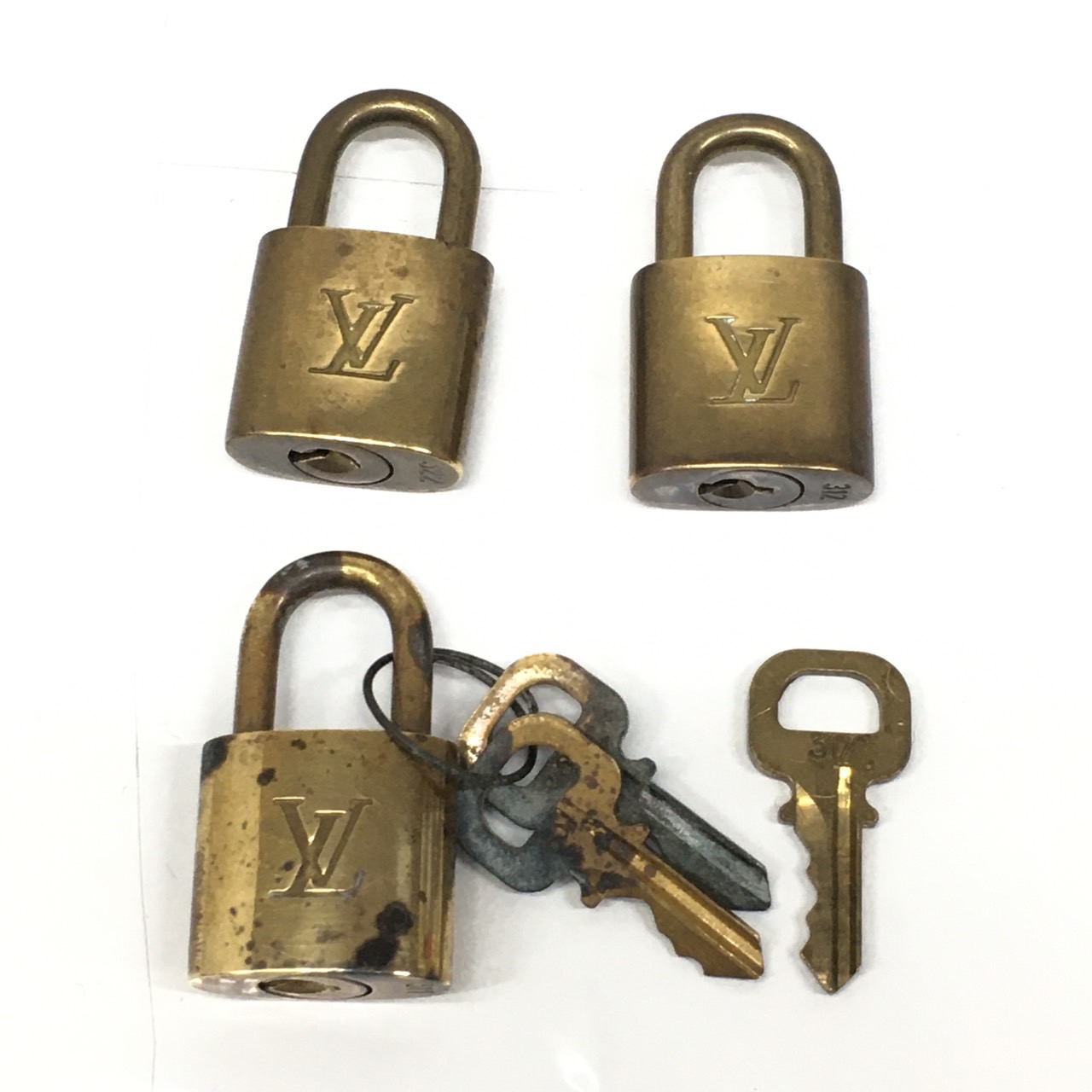 未使用品　LOUISVUITTON 南京錠　ブラック　ガンメタ　鍵付き 未使用品 LOUISVUITTON 南京錠 ブラック ガンメタ 鍵付き 2025年