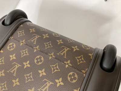 買取商品「LOUIS VUITTON モノグラム エオール50 キャリーバッグ