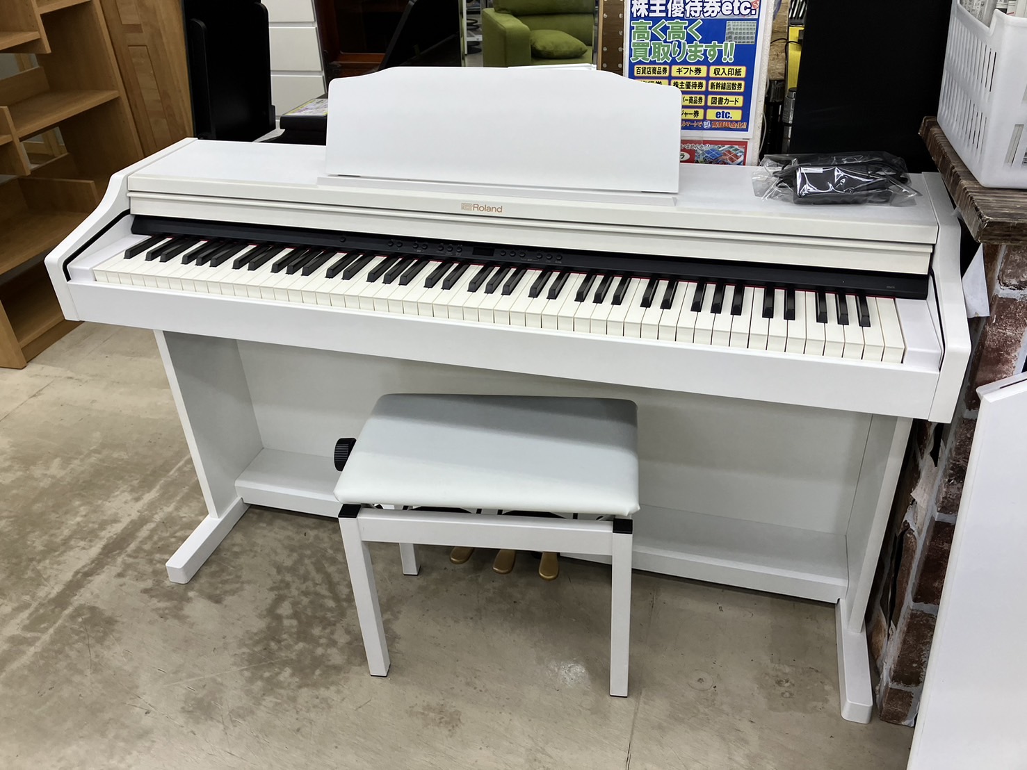 Roland　電子ピアノ　RP501R RP501R-WHS 電子ピアノ,88鍵､ホワイト、piano、据置き