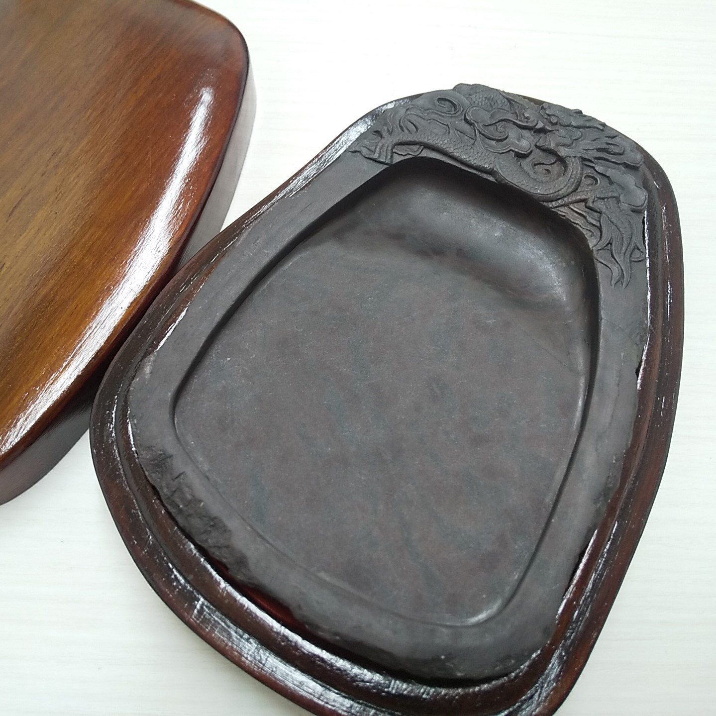 端渓硯（たんけいけん）」と呼ばれる中国広東省産の硯