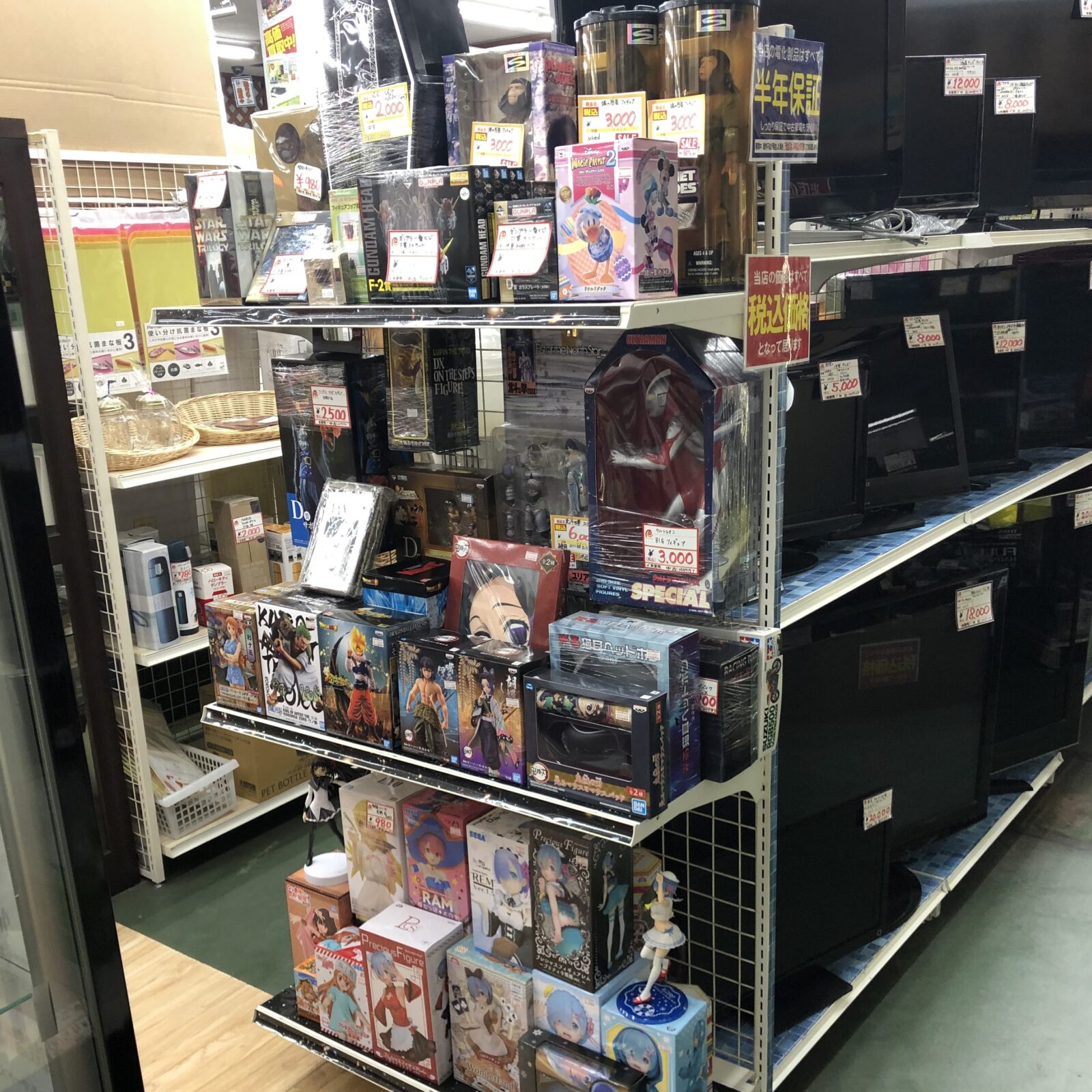 人気アニメのフィギュア入荷しました。鬼滅の刃、Re:ゼロ、ワンピース