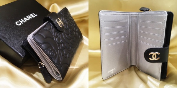CHANEL シャネル カメリア二つ折り財布をお買い取りいたしました