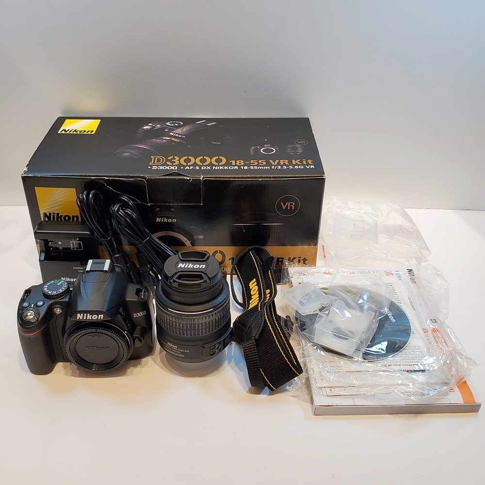 ニコン Nikon デジタル一眼レフ D3000 18-55 VR Kit 稼働品を四日市市