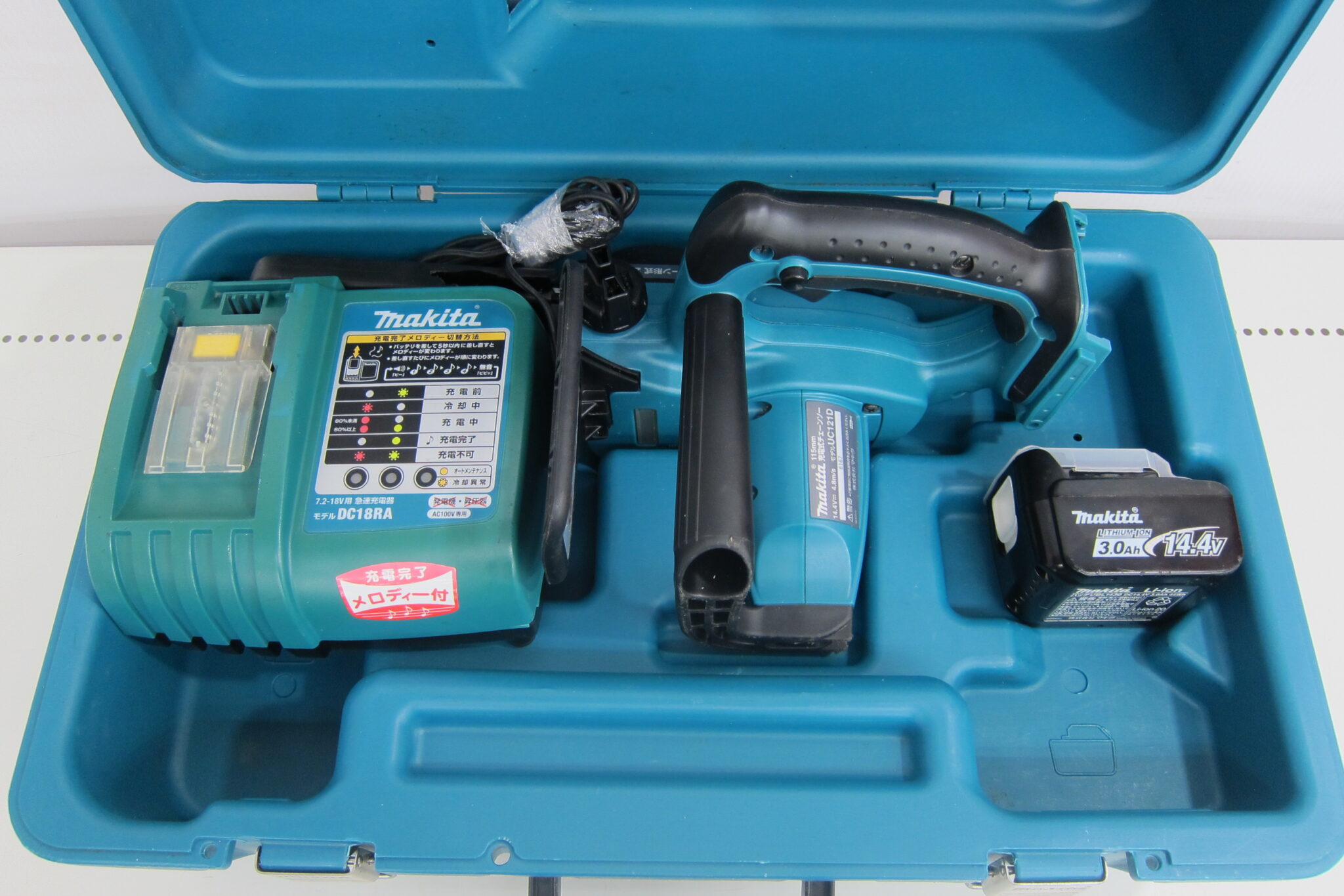 マキタ makita UC121D 14.4V チェーンソー 中古 粘り強 充電器等