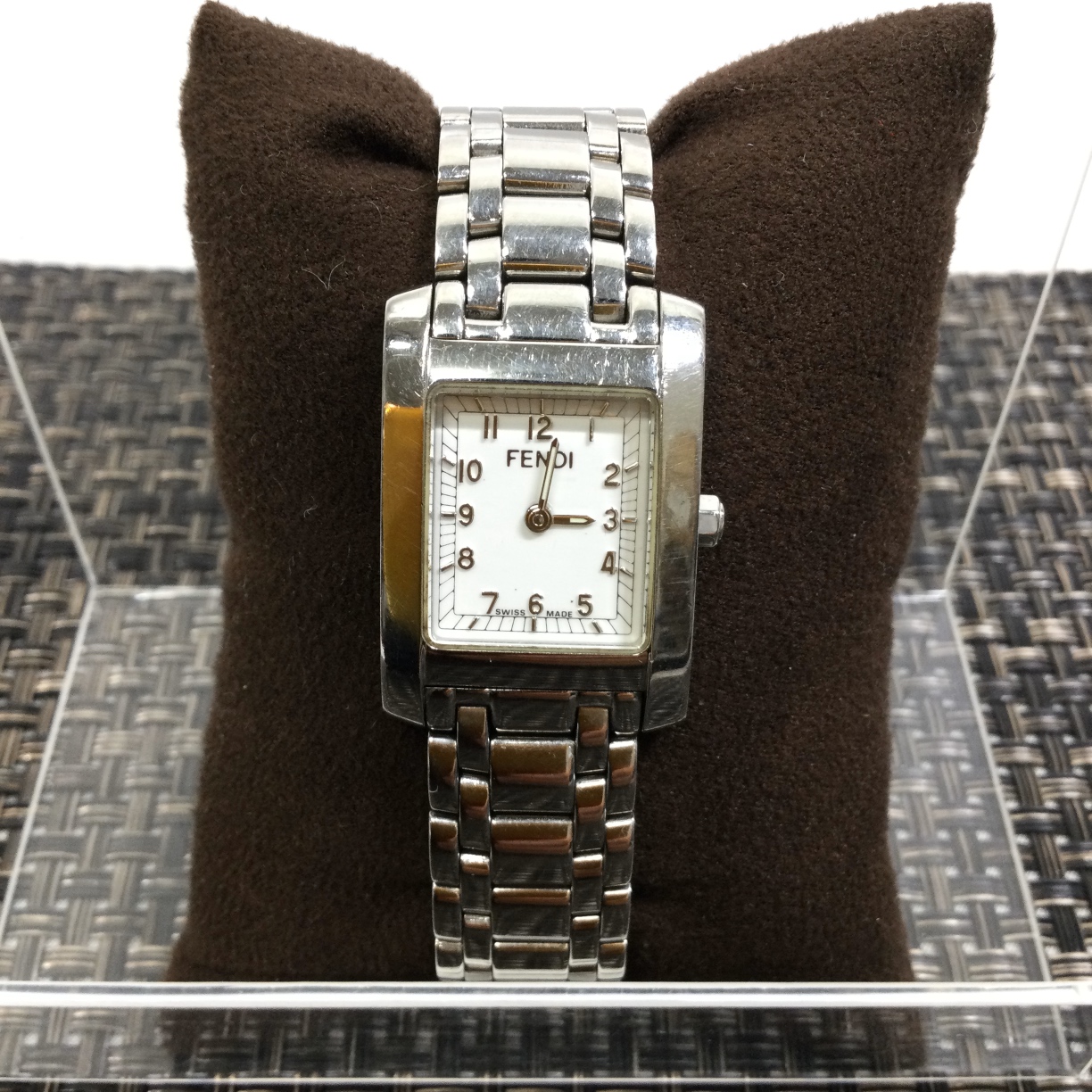 FENDI フェンディ 006-7000L-877 クォーツ レディース 腕時計を買取致しました。