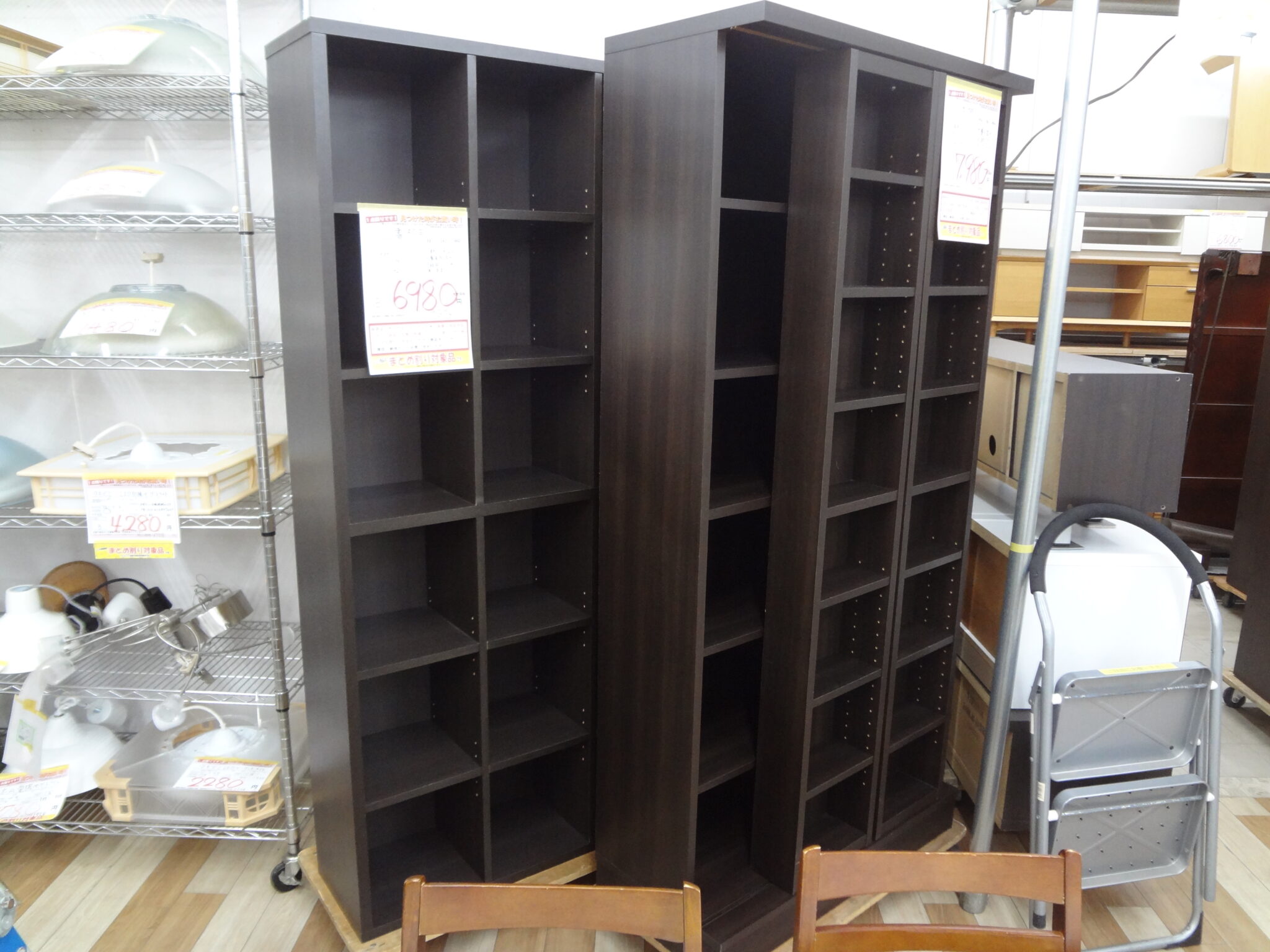 単行本や文庫本の収納にオススメ！本棚が入荷しました