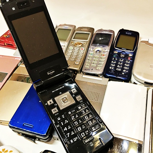 昔懐かし、ケータイ電話、ガラケーをお買取りさせて頂きました 昔懐かし、ケータイ電話、ガラケーをお買取りさせて頂きました